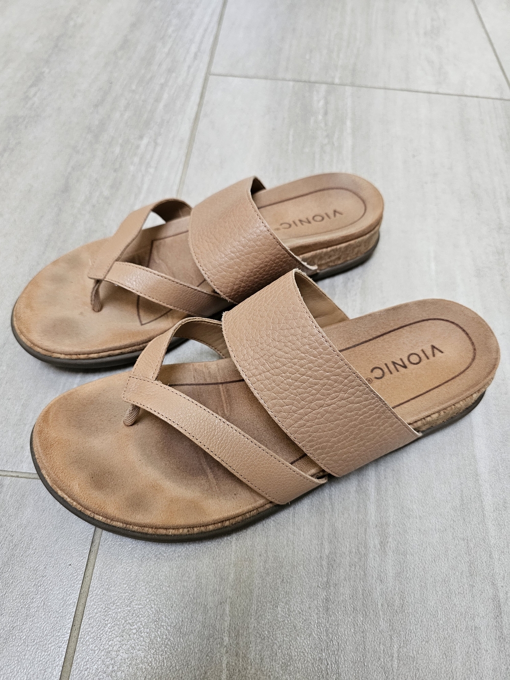 Vionic Women's Tan Slip-On Sandals Sz 8